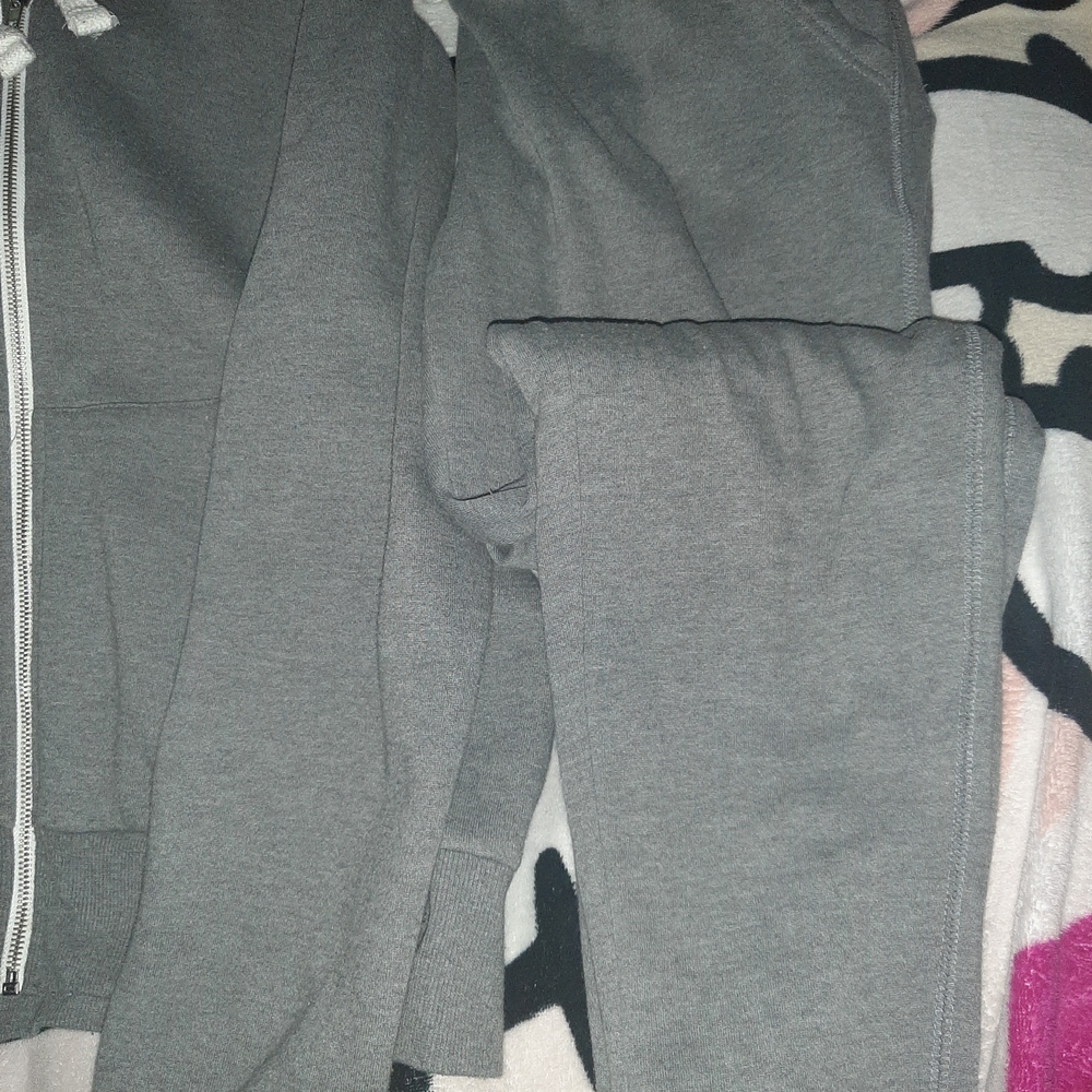 Classic Gray Zip Hoodie with Drawstring - Picture 10 of 12